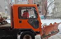 Родител извади снегорин и спаси децата от леда в русенско училище