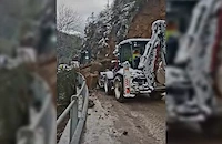 Започна разчистването на свлачището на пътя Девин - Смолян