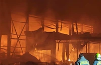 Пожар изпепели завод в Гърция