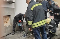 Строители зазидаха коте при саниране на блок в Бургас