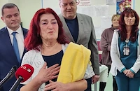 Силни емоции белязаха Бабинден в УМБАЛ „Канев“