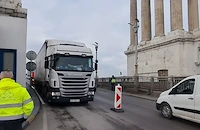 Дунав мост е готов до юли, но носещите ферми гният без пари
