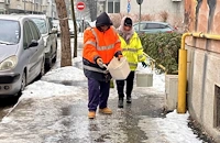 150 души чистят леда в Русе