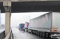 Транспортен хаос блокира западните граници на България