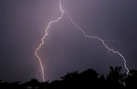 Средиземноморски циклон връхлита България с порои и гръмотевици