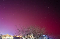 Силна геомагнитна буря оцвети небето над България в червено