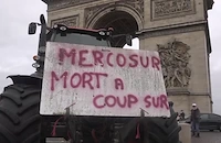 Френски фермери блокираха Триумфалната арка