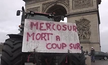 Френски фермери блокираха Триумфалната арка