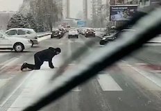 Куриозната гледка от Северна Македония илюстрира опасната ситуация която напълни