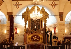 Общността се топи демографски но пази ревностно 1700 годишни традиции