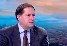 За мен тази оставка е дори закъсняла коментира преподавателят по