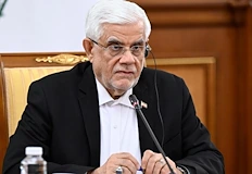 Вицепрезидентът Мохамад Ареф поиска гаранции за преговори докато американски самолетоносач