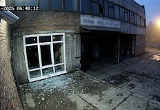 Крадците проникнали през счупен прозорец за да задигнат лакомстваКуриозна взломна