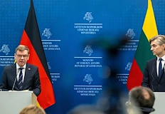 Йохан Вадефул и Кестутис Будрис с обща позиция за ГренландияГермания