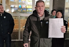 Активисти поискаха сметка от бившия президент за връзки с Делян