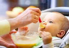 Токсин в съставка наложи масово изземване на млека NAN в