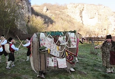 Древната маскарадна игра Джамал оживява в русенското селоДревната маскарадна игра