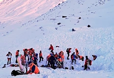 Туристите са игнорирали предупрежденията за опасностНай малко осем души загинаха