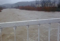 Мостът край село Китница отново е под вода свлачища затрупаха