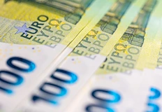 Силният икономически растеж прави националната валута по предпочитанаПолша няма намерения