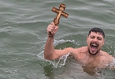 Ултраплувецът посвети победата на вярата кметът обеща пълна подкрепаРусенският ултраплувец