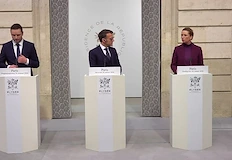 Датският премиер предупреди в Париж че времето за отбрана на