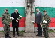 Местната власт превърна рождението на поета в трибуна за политически