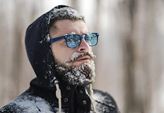 Болниците в Букурещ са пълни с пострадали от падания върху