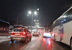 Автомобили закъсаха образуваха се задръствания и в двете посокиИстински транспортен