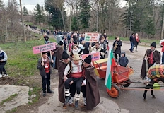 80 жители пазят единствения мъжки празник в България като отговор