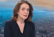 България сменя един бащица с друг и бърза да се