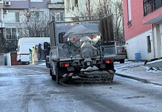 Изтеглиха два автомобила закъсали по пътя за Лесопарк Липник Пътната