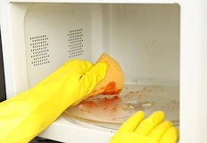 Забравете за агресивното търканеМикровълновата фурна често се превръща в склад