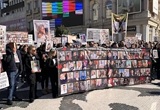 Почернените семейства заменят традиционния Марш на ангелите със запалване на