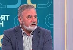 Ваксинацията в момента е рискова и закъсняла пикът се очаква