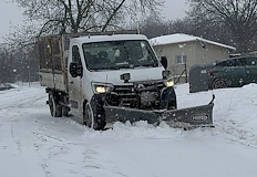 Над 40 машини обработват пътната мрежаСилни снегонавявания блокираха достъпа до
