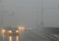 Видимостта в Северна България е силно намалена мокрите настилки крият