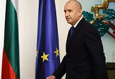 Подалият оставка държавен глава остава без защита до евентуалното му