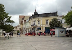 Маркировка в Парка на младежта ще пази пешеходците от машинитеКметът