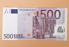 Мъжът сам предал купюрата в банката но се озовал с