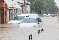 Столицата е парализирана от наводненияМощен циклон който метеоролозите описват като