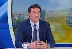 Бившият секретар на президента се включва в битката за лидер