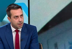 Възраждане оправда орязването на секциите извън ЕС с борба срещу