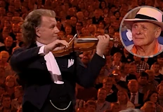 Актьорът се разплака при премиерата на композицията си изпълнена от