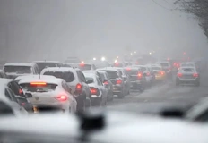 Черен лед дебне по пътищата спряха камионите през границата със