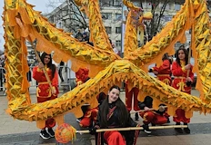 Възпитаници на русенското школо представиха зрелищен спектакъл с китайски драконУченици