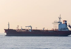 Доналд Тръмп пое контрола върху петролните приходи на ВенецуелаВенецуелски петролни