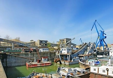 Ново корабно място и складове върху пясъчен намив предвижда одобреният