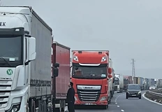 Проблемът с натоварения трафик през продължава повече от седмицаКилометрична опашка