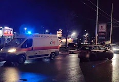 Инцидентът стана на изхода от търговската зонаДва леки автомобила катастрофираха